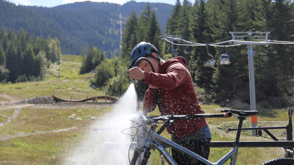 Wash a Mountain Bike